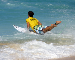 Bino Lopes Paddles Out for a Heat in the 2013 World Cup of Surfing, Vans Triple Crown of Surfing