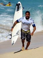 Heitor Alves (front) and Alex Smith (back) at the 2013 World Cup of Surfing, Vans Triple Crown of Surfing