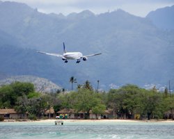 Flights to Hawaii: United Airlines Landing at Honolulu International Airport