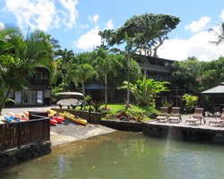 Beachfront Oahu Hotels: Paradise Bay Resort