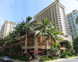 Central Waikiki Hotels: Embassy Suites Waikiki Beach Walk