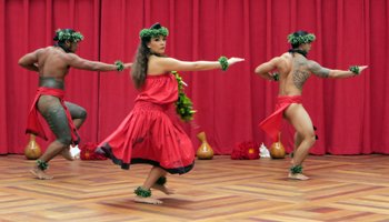 Honolulu Entertainment: Free Hula Show at Ala Moana Shopping Center